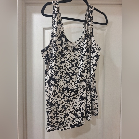 Lane Bryant Tops - NWT LANE BRYANT 22/24 Floral Black and White Women's Tank Top